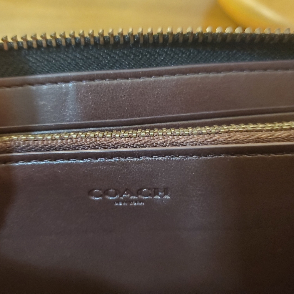 COACH OMBRE ACCORDION WALLET IN PERFECT CONDITION! - Picture 5 of 9